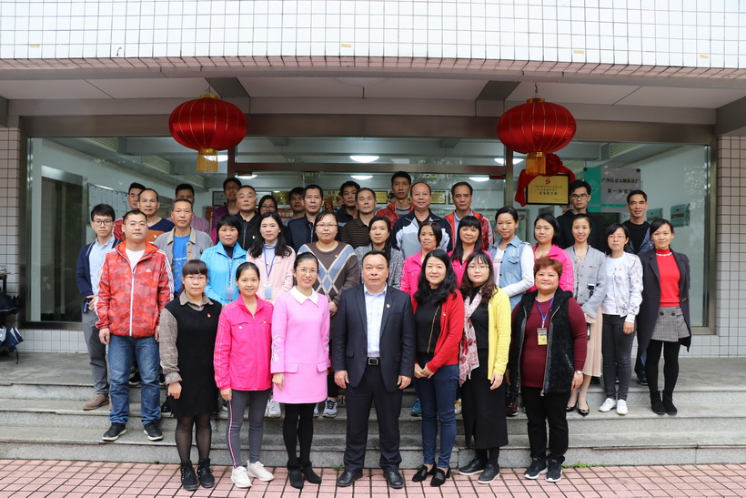 喜報(bào)！白云山制藥總廠喜獲廣藥集團(tuán)“工人先鋒號(hào)”、“廣藥集團(tuán)勞動(dòng)模范”等多項(xiàng)榮譽(yù)