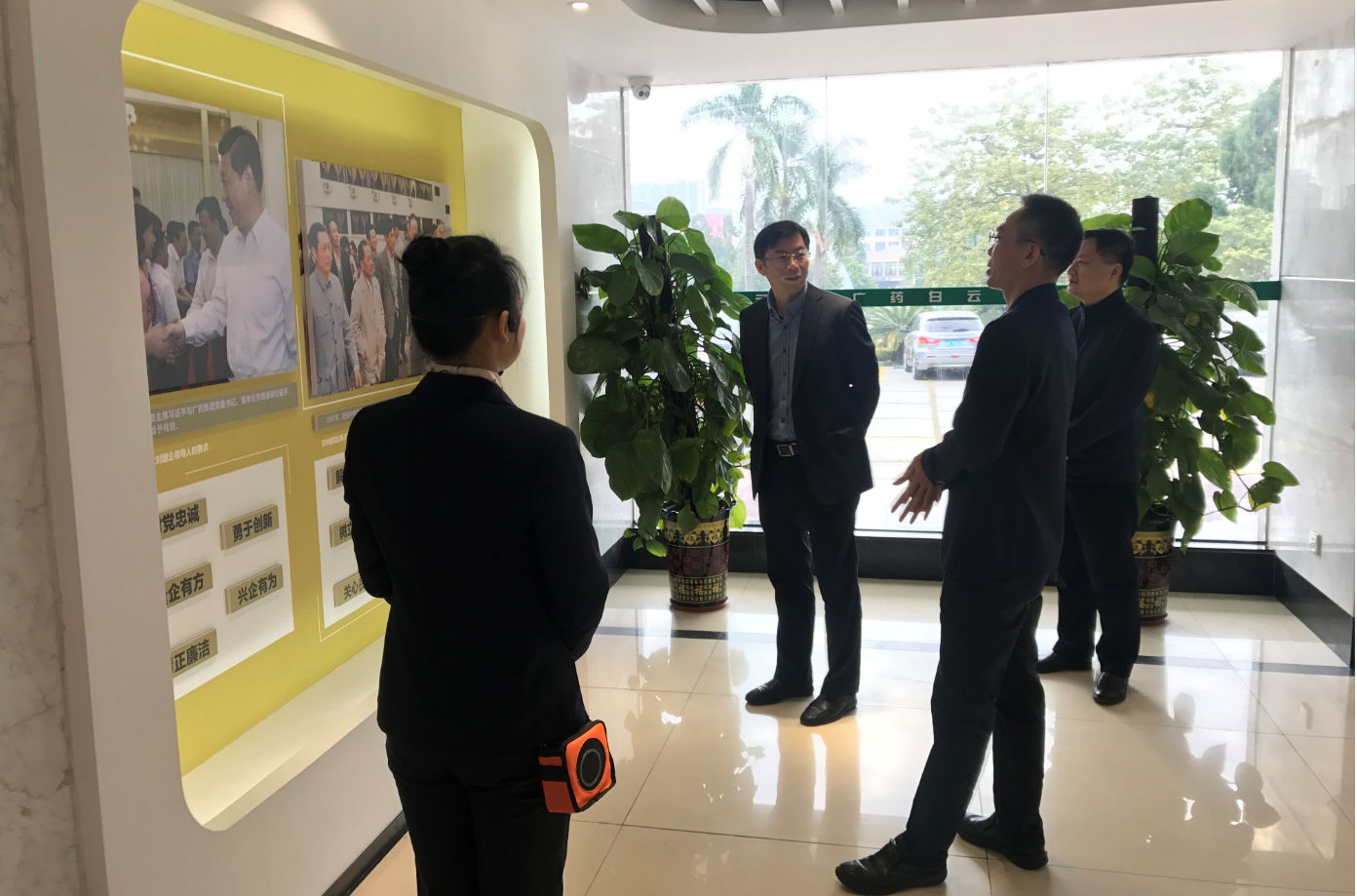 廣藥集團總會計師唐和平一行到白云山制藥總廠走訪調(diào)研