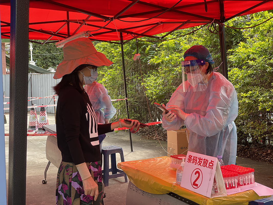 向著勝利的曙光，他們是藥廠社區(qū)的“追光者”